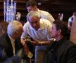 Imagini tari de la dineul Generației de Aur » Prima care a vrut să facă poză cu Jose Mourinho