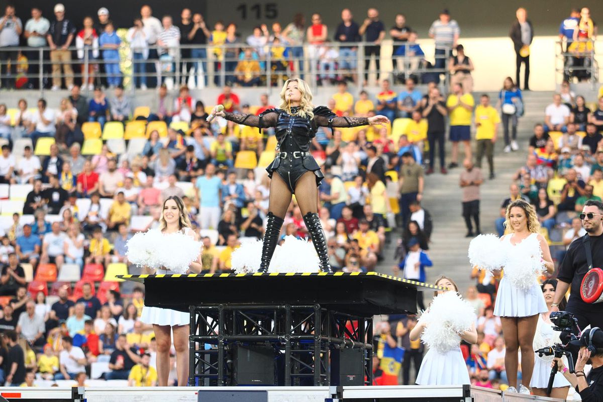 Loredana Groza, show ca la Superbowl pe Arena Națională! A apărut pe motocicletă, iar ținuta ei a atras toate privirile