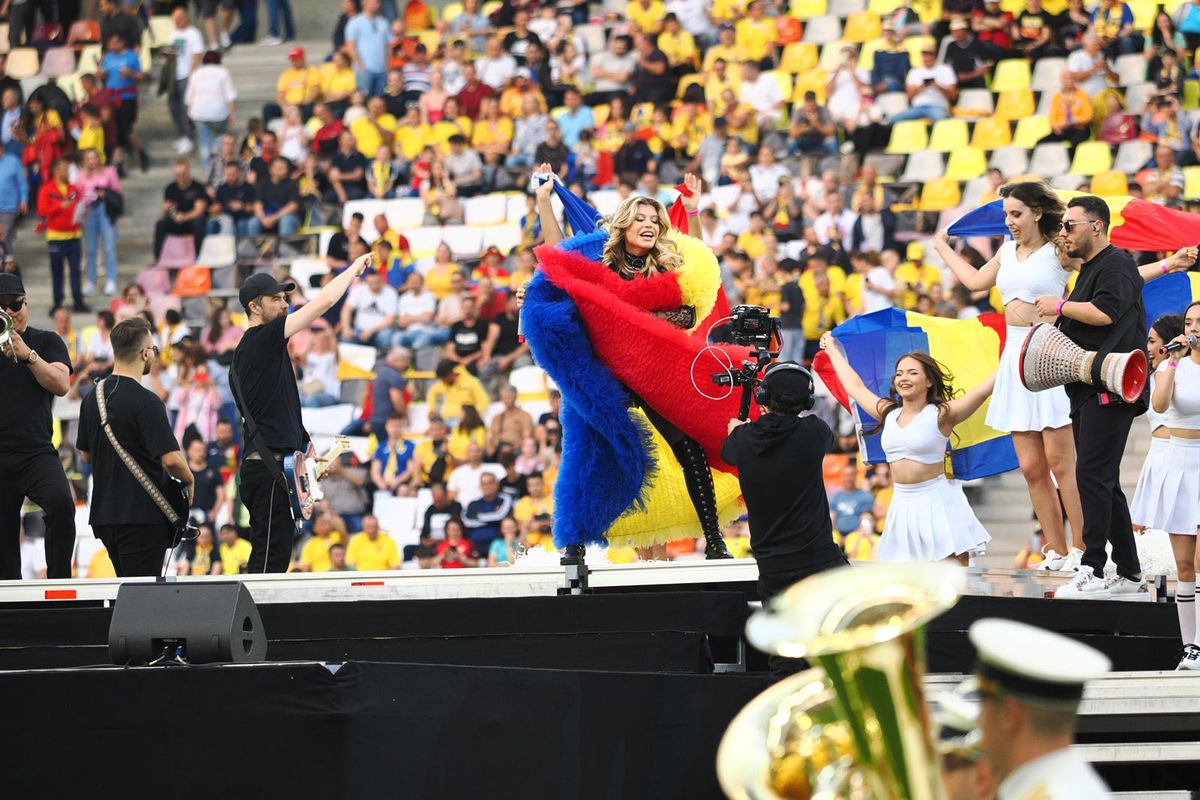 Loredana Groza, show ca la Superbowl pe Arena Națională! A apărut pe motocicletă, iar ținuta ei a atras toate privirile