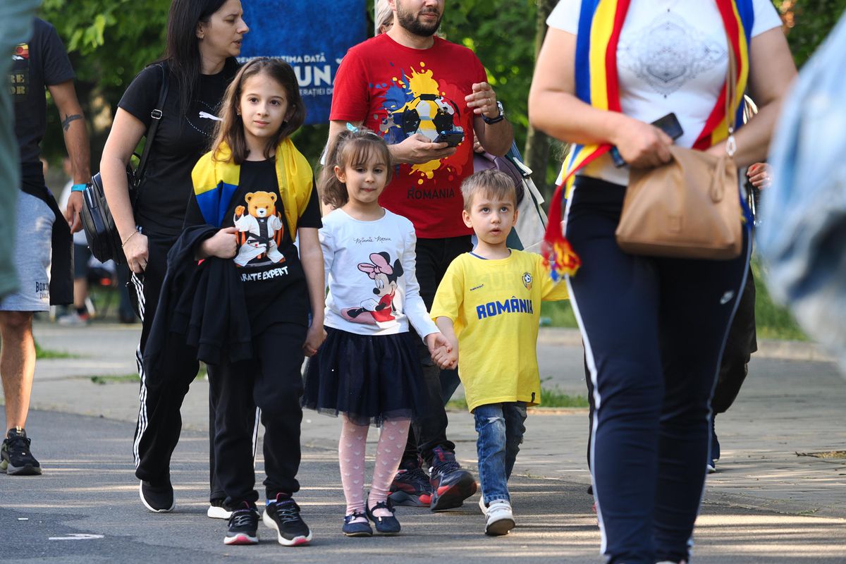 Imagini cu cozile formate dinaintea meciului Generația de Aur – Legendele Lumii