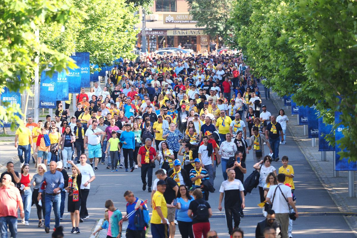 Imagini cu cozile formate dinaintea meciului Generația de Aur – Legendele Lumii