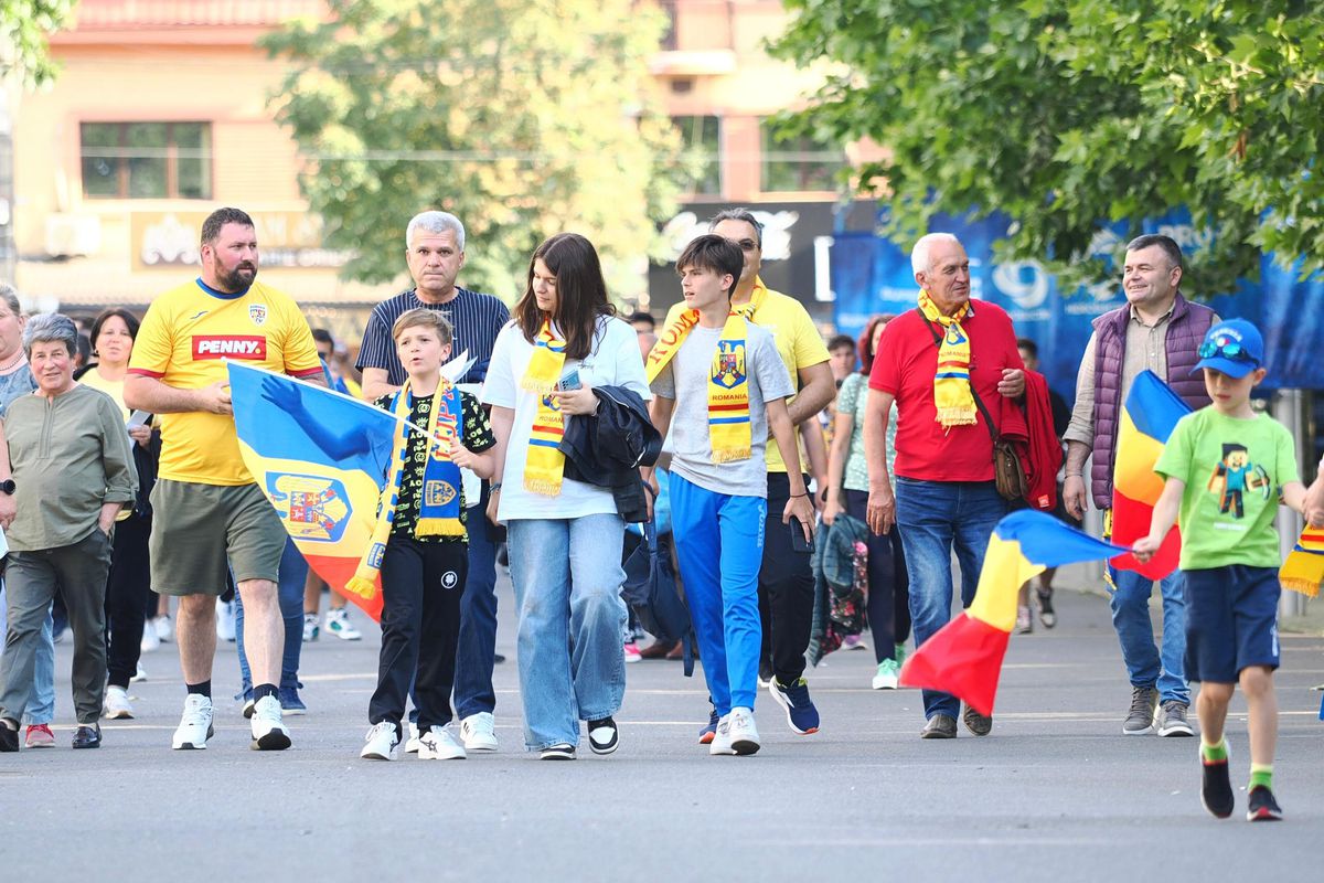 Imagini cu cozile formate dinaintea meciului Generația de Aur – Legendele Lumii