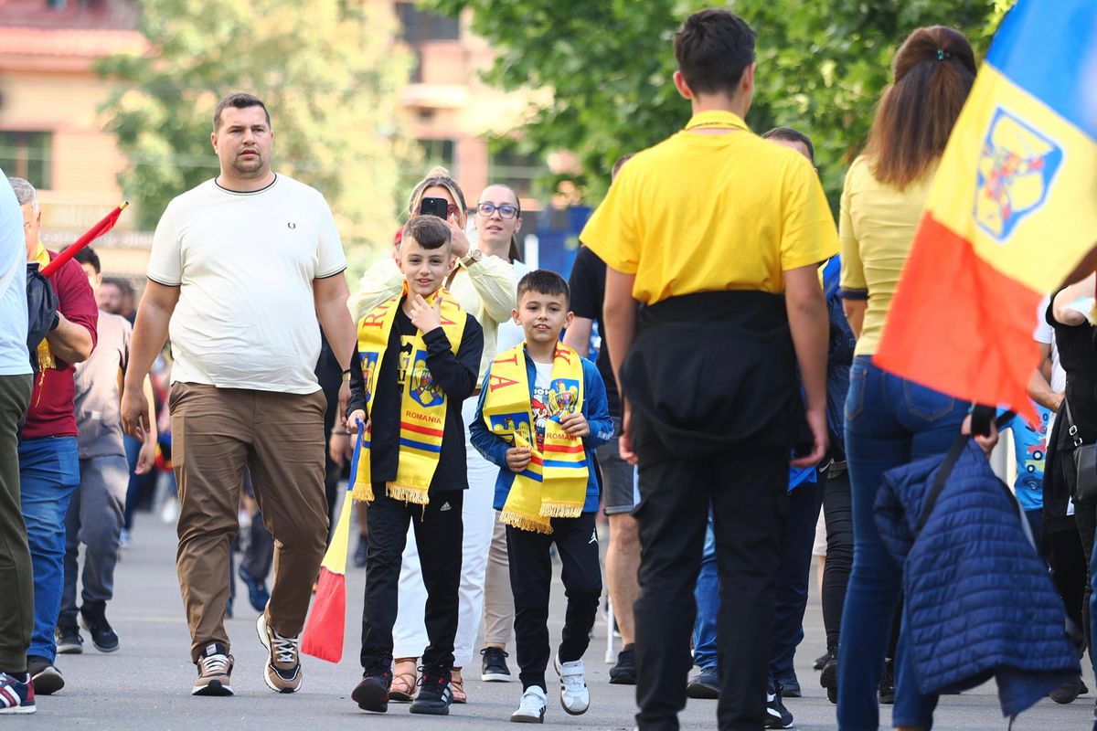 Imagini cu cozile formate dinaintea meciului Generația de Aur – Legendele Lumii