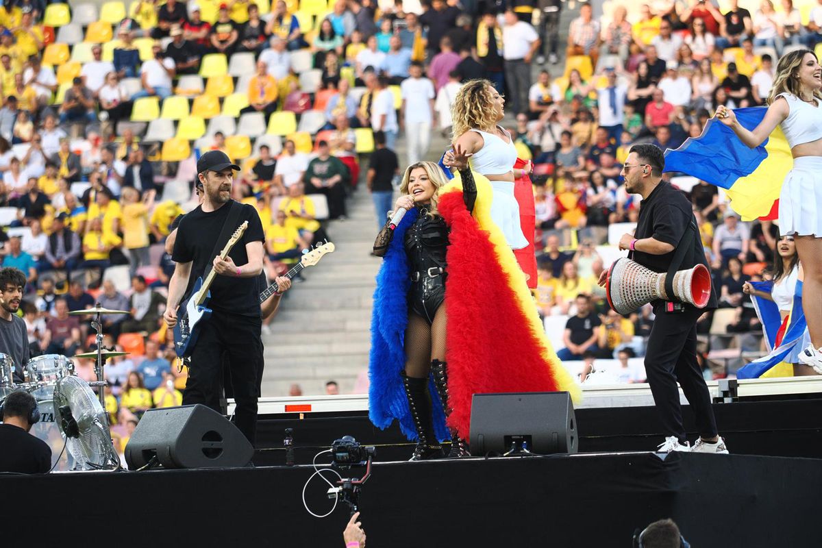 Loredana Groza, show ca la Superbowl pe Arena Națională! A apărut pe motocicletă, iar ținuta ei a atras toate privirile