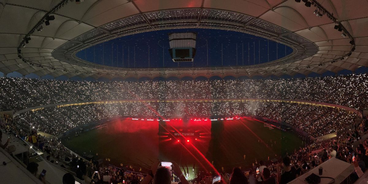 Primire de gală pentru Generația de Aur » Scenografie spectaculoasă afișată pe Arena Națională și spectacol de lumini la pauza meciului