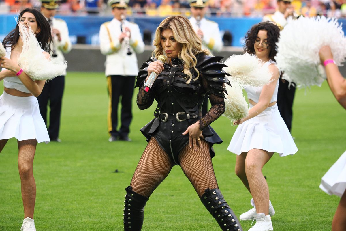 Loredana Groza, show ca la Superbowl pe Arena Națională! A apărut pe motocicletă, iar ținuta ei a atras toate privirile