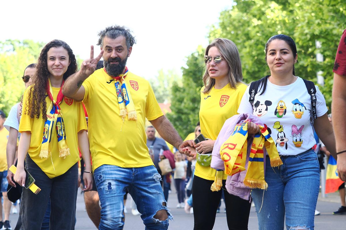 Imagini cu cozile formate dinaintea meciului Generația de Aur – Legendele Lumii