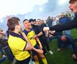 Imagini antologice: au cucerit titlul după 90 de ani, iar suporterii au invadat terenul