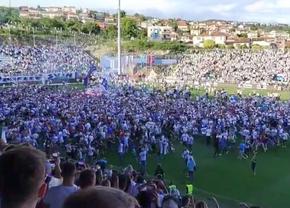 Nebunie! Fostul atacant de la Rapid a luat titlul ca antrenor, deși pornea cu a treia șansă! Trofeu adus cu elicopterul