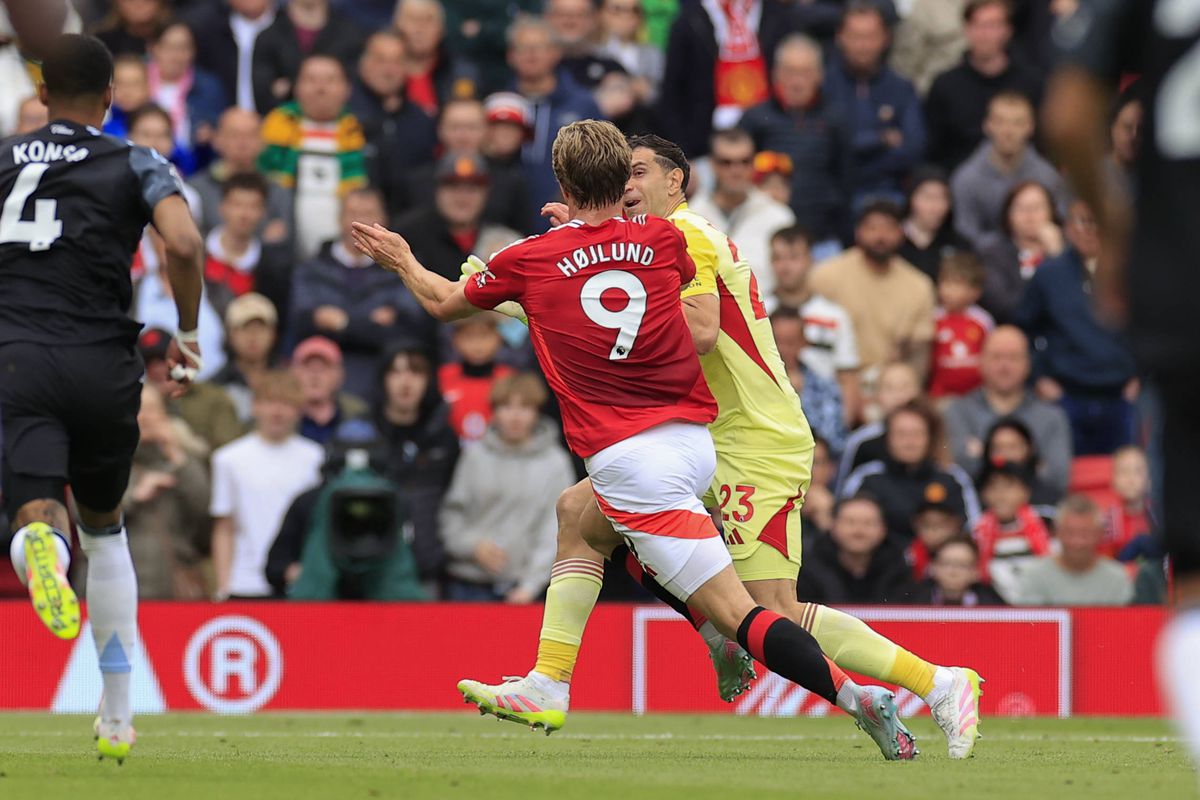 Emiliano Martinez, cartonaș roșu în Manchester United - Aston Villa