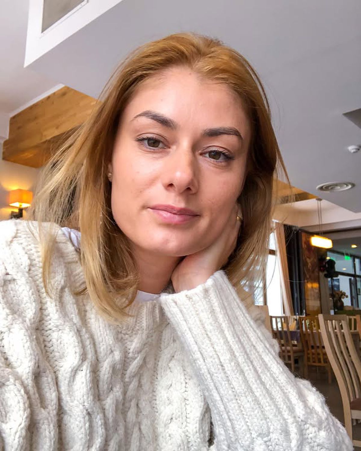 „Ce să căutăm în Dubai, când nu am văzut Iașiul?” » E măritată cu fotbalistul din Superliga care câștigă sute de mii de euro pe an, dar surprinde