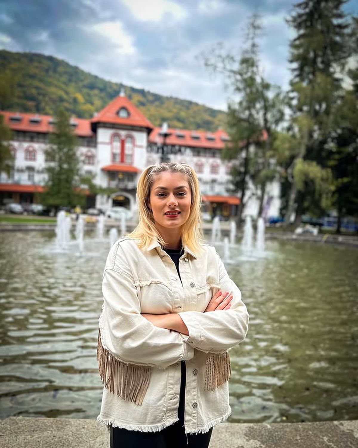 „Ce să căutăm în Dubai, când nu am văzut Iașiul?” » E măritată cu fotbalistul din Superliga care câștigă sute de mii de euro pe an, dar surprinde