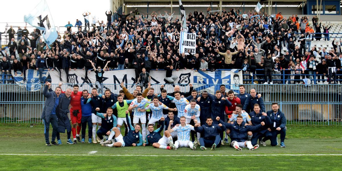 Nebunie! Fostul atacant de la Rapid a luat titlul ca antrenor, deși pornea cu a treia șansă! Trofeu adus cu elicopterul