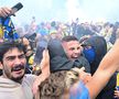 Imagini antologice: au cucerit titlul după 90 de ani, iar suporterii au invadat terenul