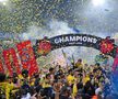 Imagini antologice: au cucerit titlul după 90 de ani, iar suporterii au invadat terenul