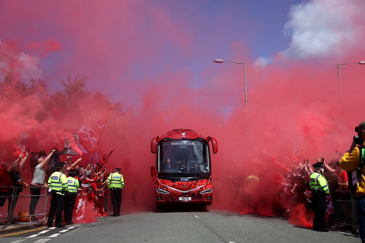 Liverpool a primit trofeul de campioană în Premier League, sub ochii lui Klopp + Gestul neașteptat aplaudat de întreg stadionul