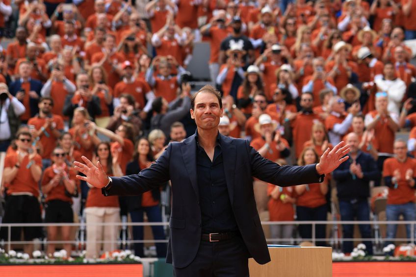 GALERIE FOTO Rafael Nadal, în lacrimi: omagiat la Roland Garros printr-o ceremonie emoționantă » Simona Halep, printre VIP-uri, cu un tricou special