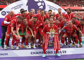 Liverpool a primit trofeul de campioană în Premier League, sub ochii lui Klopp + Gestul neașteptat aplaudat de întreg stadionul