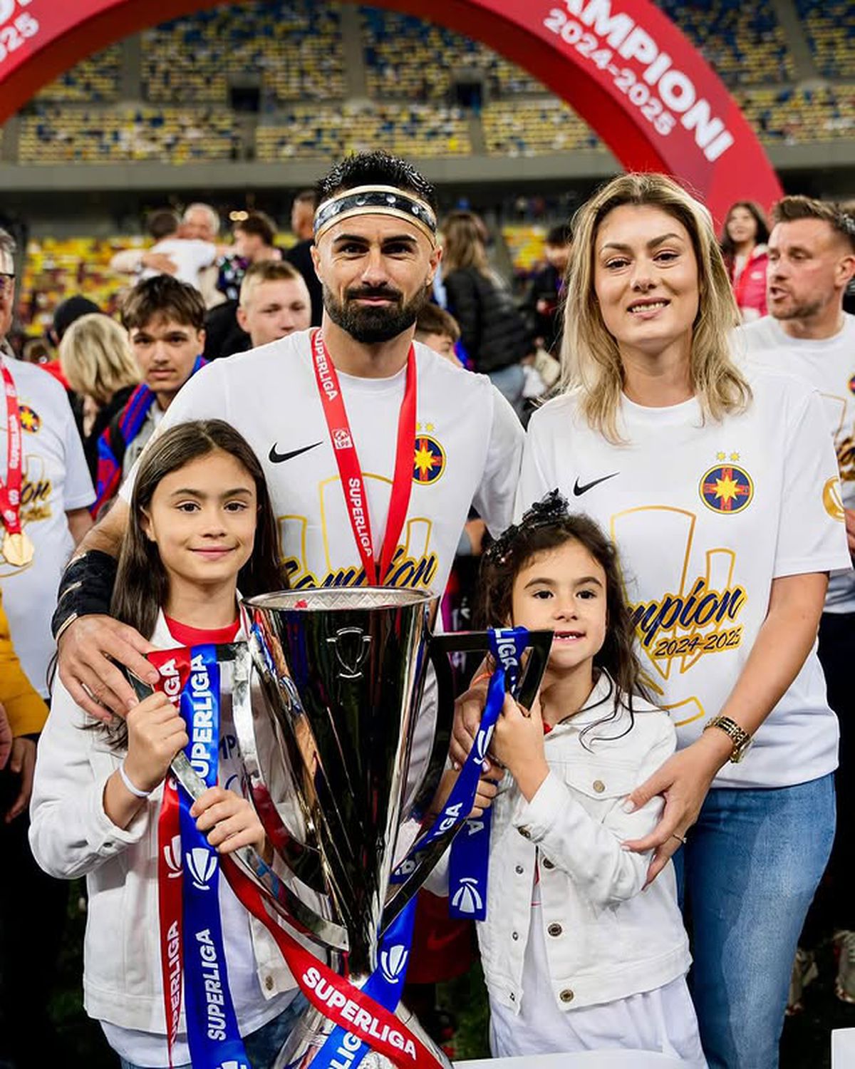 „Ce să căutăm în Dubai, când nu am văzut Iașiul?” » E măritată cu fotbalistul din Superliga care câștigă sute de mii de euro pe an, dar surprinde