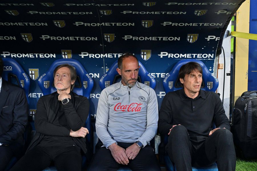 Campion cu suflet de român » Cine este colaboratorul cu funcție stranie alături de care Antonio Conte a adus titlul la Napoli