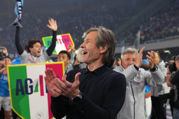 Lele Oriali celebrează câștigarea titlului cu Napoli. Foto: Imago