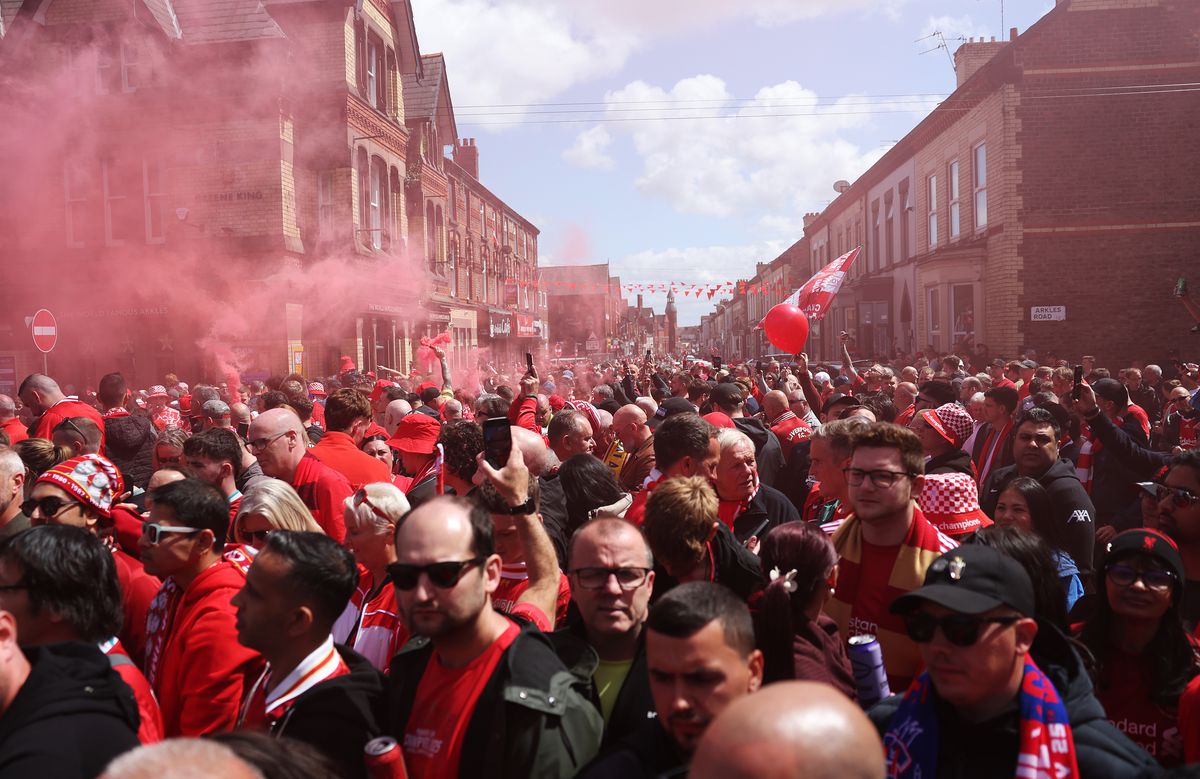 Liverpool a primit trofeul de campioană în Premier League, sub ochii lui Klopp + Gestul neașteptat aplaudat de întreg stadionul