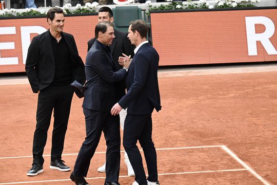 Rafael Nadal și Andy Murray își strâng mâinile, în timp ce Roger Federer și Novak Djokovic îi privesc/Foto: Getty Images