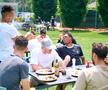 Grătar cu 500 de invitați la iarbă verde în cantonamentul lui Inter de la Appiano Gentile / Foto: X