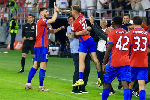 FCSB, sărbătorind golul victoriei la 4-3 cu FC Botoșani // foto: GSP