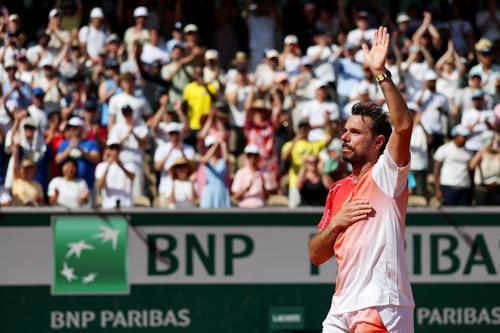 Stan Wawrinka, un ultim gest în fața publicului francez FOTO Guliver/GettyImages