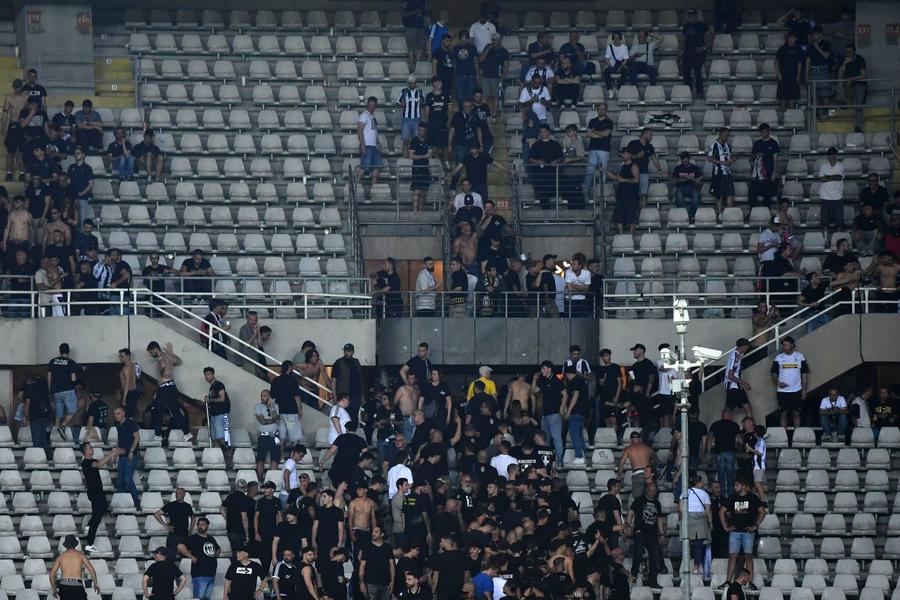 Suporterii lui Juventus au părăsit peluza pe Olimpico Grande Torino înainte să înceapă derbyul / Foto: GettyImages Un fan e în stare gravă după derby-ul amânat cu o oră » Out din Liga Campionilor, dar Luciano Spalletti rămâne!