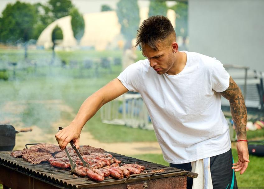 Grătar cu 500 de invitați la iarbă verde în cantonamentul lui Inter de la Appiano Gentile / Foto: X