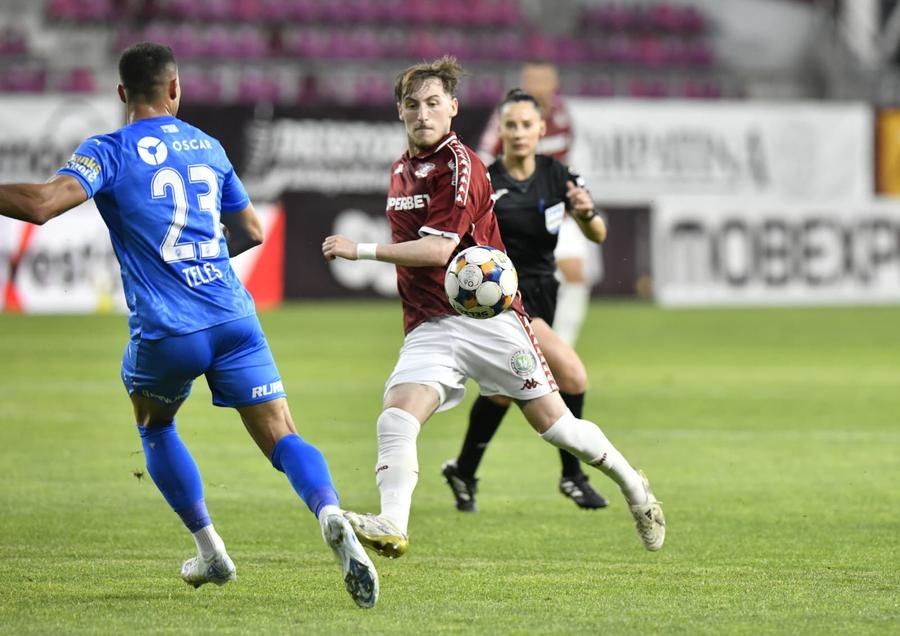 Grameni, în duel cu Samuel Teles » Rapid - Universitatea Craiova // foto: Cristi Preda (GSP) „Nu Gâlcă a fost problema!” » Titularul Rapidului a venit decis la interviuri: „Poate în iulie-august ne despărțim”