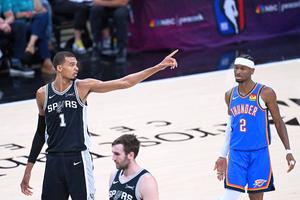 Victor Wembanyama, meci absolut ireal în NBA! » Coș de la jumătatea terenului + San Antonio Spurs a spulberat-o pe Oklahoma