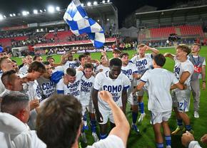 „Como si dice Champions?” » Bucurie în stradă după prima calificare în Liga Campionilor + Discursul lui Fabregas: „Dați o petrecere mare, meritați totul!”