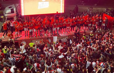 FOTO Stanciu a cântat după primul titlu în Cehia! Fiesta cu 4.000 de fani până spre miezul nopţii