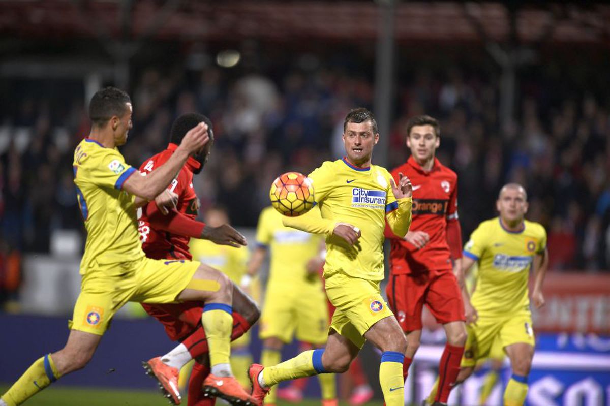 Cum arătau marile rivale la ultimul derby jucat în „Ștefan cel Mare”: Marica la FCSB, Gnohere la Dinamo + stadion arhiplin