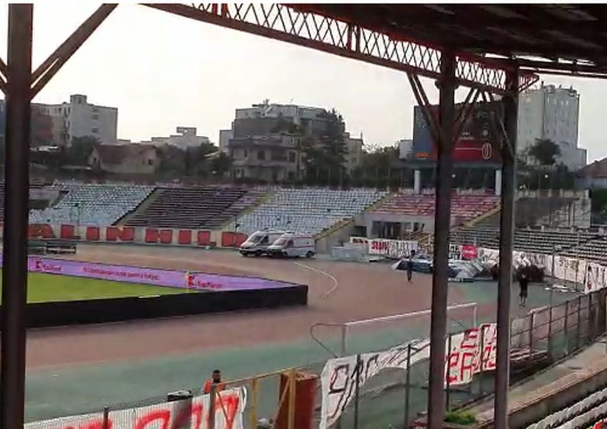 DINAMO - FCSB. FOTO Situație stranie în derby: copiii de mingi din „Ștefan cel Mare”, foști adversari ai oamenilor lui Vintilă