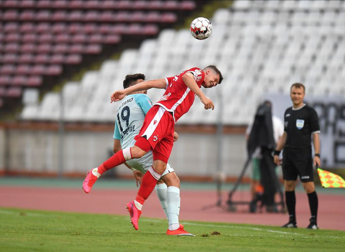 DINAMO - FCSB 0-3. VIDEO + FOTO Tineri fotbaliști și cățeluși din pluș: dinamoviștii, umiliți acasă în manșa tur a Cupei României