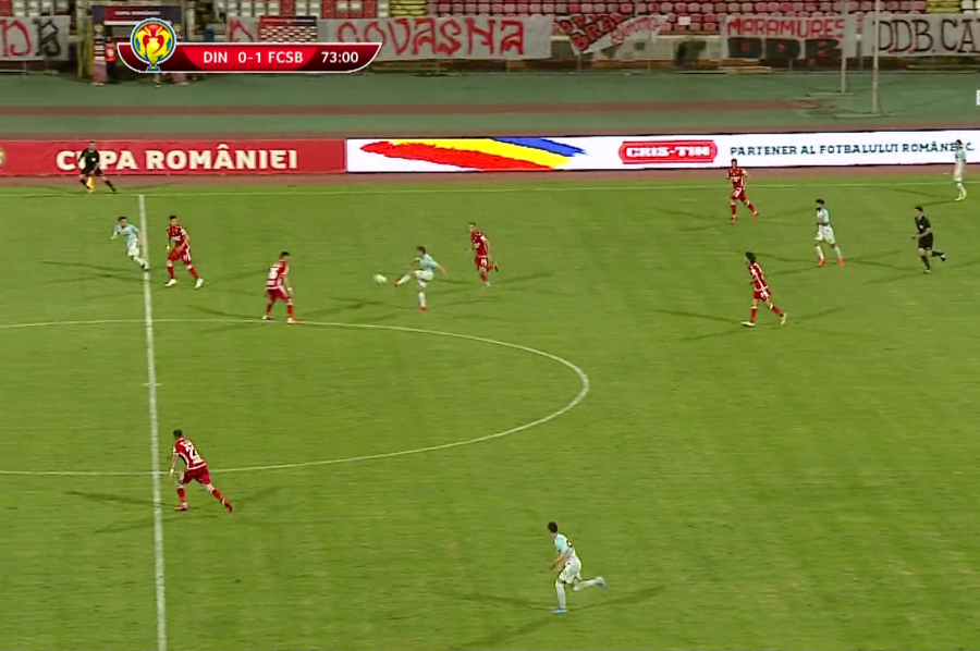Momentul pasei lui Olaru // FOTO: Captură TV Telekom Sport FOTO Eroare gravă de arbitraj în Dinamo - FCSB: ofsaid clar la golui doi!