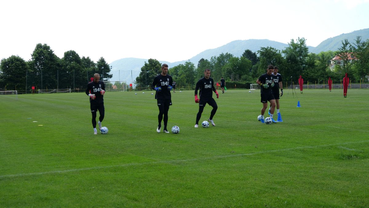 Nici FC U Craiova n-a scăpat de caniculă » Antrenament defensiv la 30 de grade, înaintea primului amical al lui Mutu