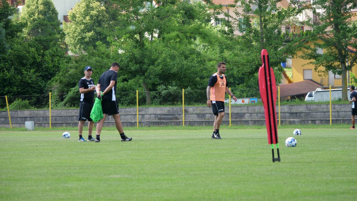 Nici FC U Craiova n-a scăpat de caniculă » Antrenament defensiv la 30 de grade, înaintea primului amical al lui Mutu