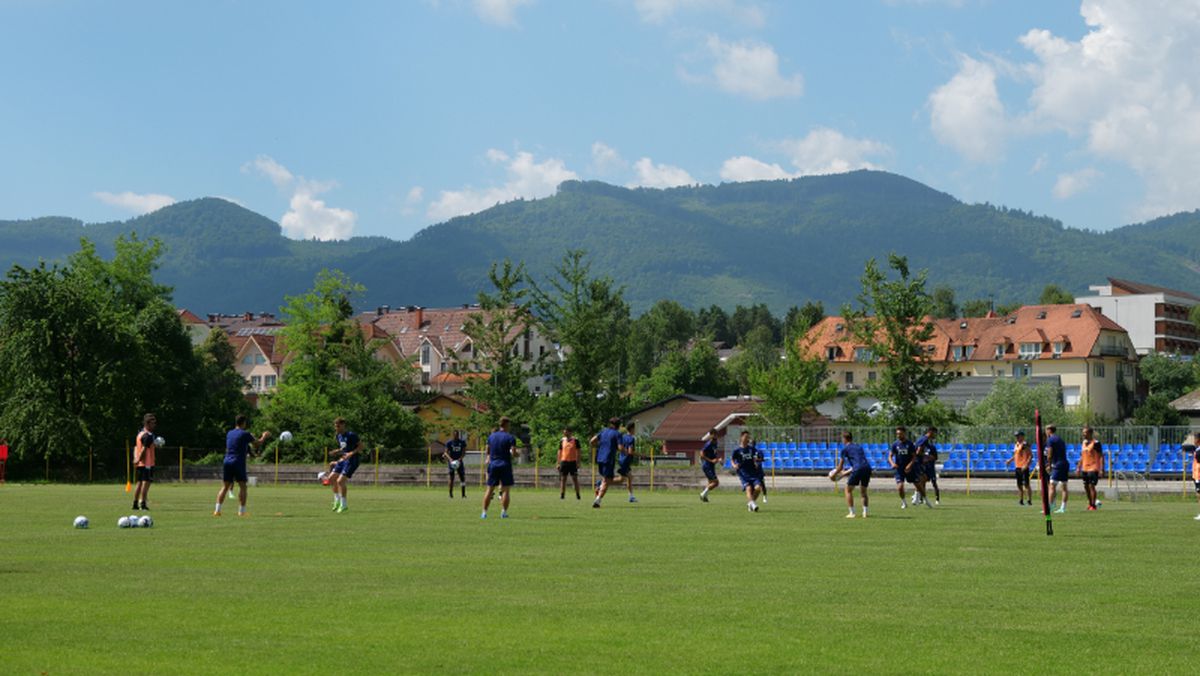 Nici FC U Craiova n-a scăpat de caniculă » Antrenament defensiv la 30 de grade, înaintea primului amical al lui Mutu