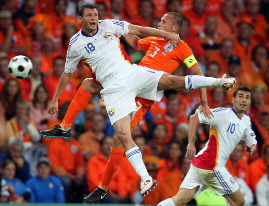 Marius Niculae, în duel cu olandezii, la Euro 2008 A jucat cu România la EURO 2008 și afirmă: „Aș fi preferat o grupă mai puternică. Așa am făcut și noi în «Grupa Morții»”