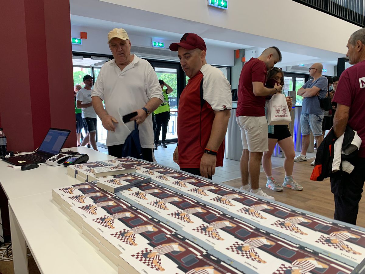 Rapidiștii știu să petreacă! Momente savuroase la aniversarea de 99 de ani a clubului: VAR, goluri de generic și o tabelă blocată