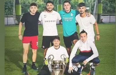 Dinamoviștii, în frunte cu Steliano Filip, au încins o „miuță” pe sintetic: „Campioni, baby!”