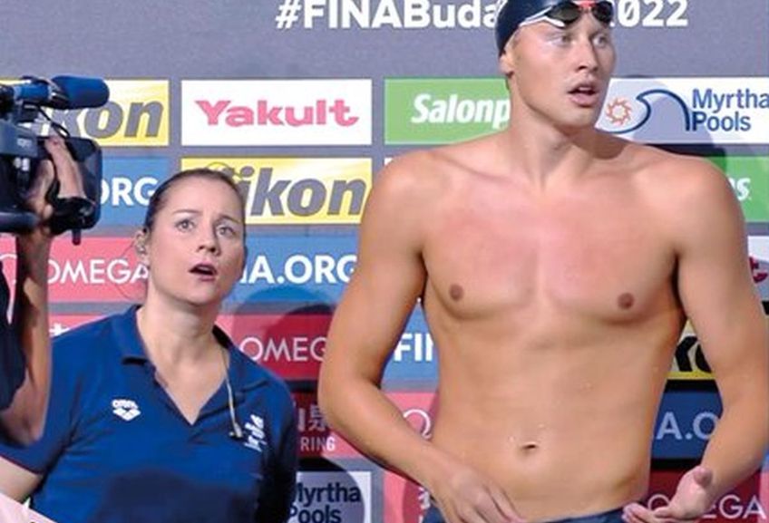 Americanul Justin Ress (24 de ani) a încheiat primul în finala probei de 50 de metri spate de la Campionatele Mondiale de natație, dar a fost descalificat din cauza unei erori comise în ultimul metru.