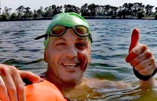 Fostul poloist Mihai Badea înoată pentru un teren de sport