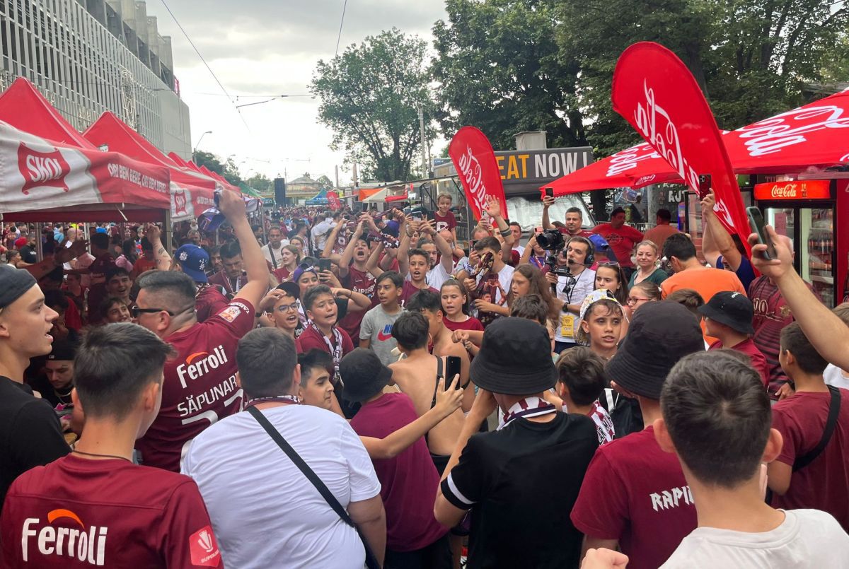 Rapid 100: Cântând în ploaie » Peste 8.000 de fani au sărbătorit centenarul în Giulești, în ciuda furtunii: spectacol cu legende, vedete, drone și artificii