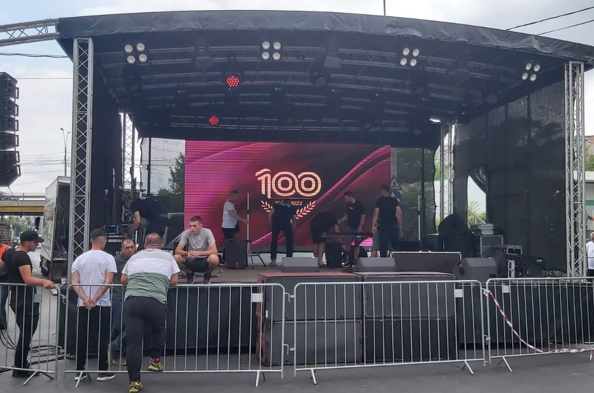 Rapid 100: Cântând în ploaie » Peste 8.000 de fani au sărbătorit centenarul în Giulești, în ciuda furtunii: spectacol cu legende, vedete, drone și artificii